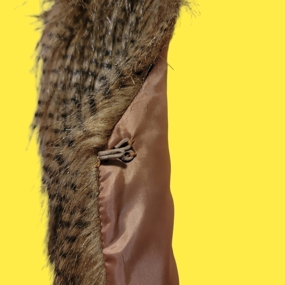 NEW York Yoki Lrg Outerwear Coll. Faux Fur Vest Runway T18 - Picture 4 of 8